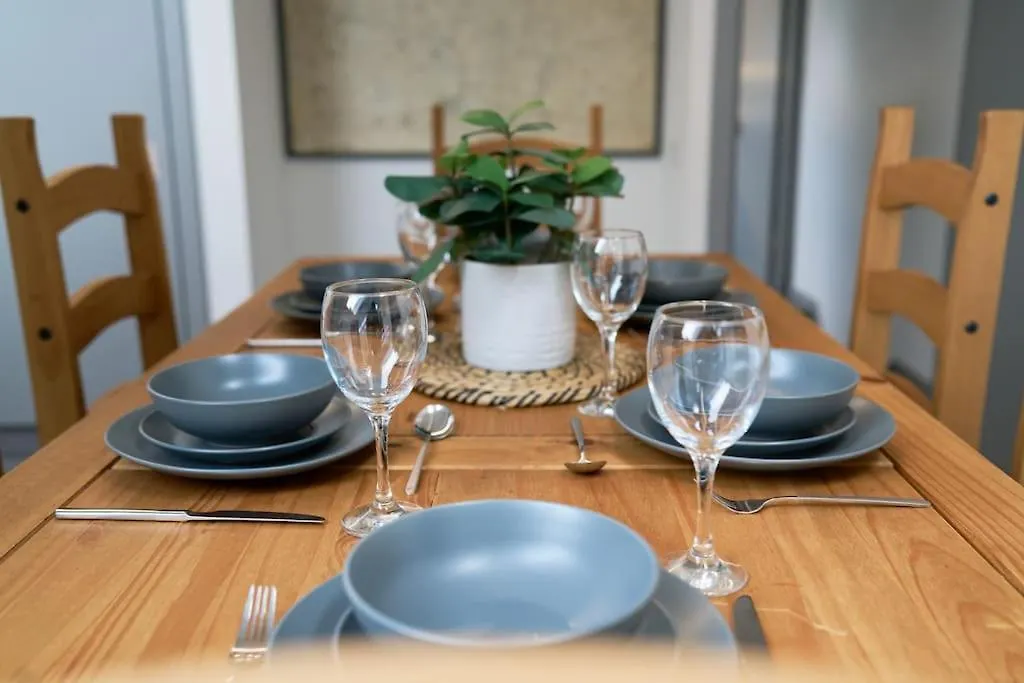 York City Central Apartment And Coffee Shop בריטניה